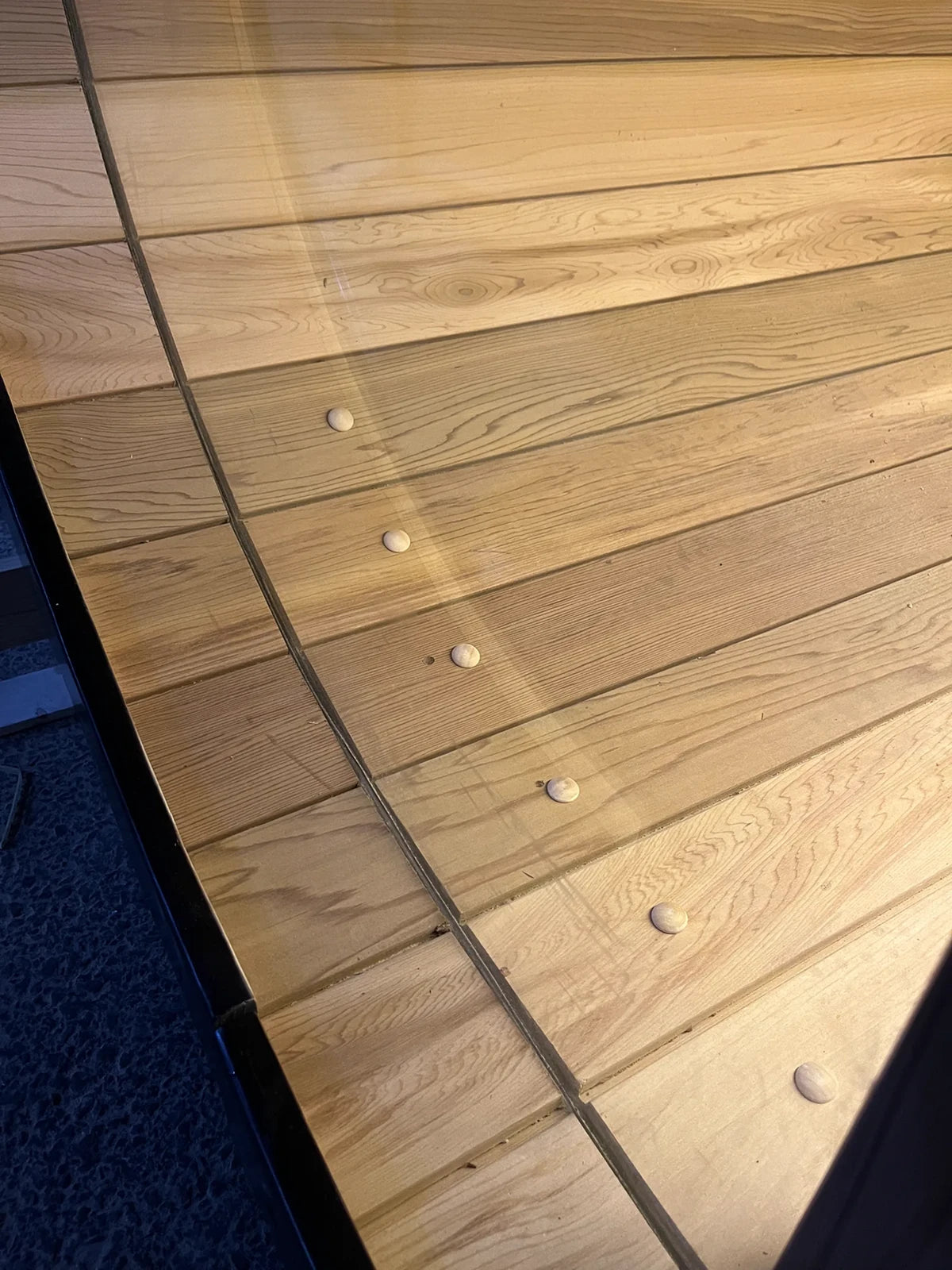 Frameless sauna design