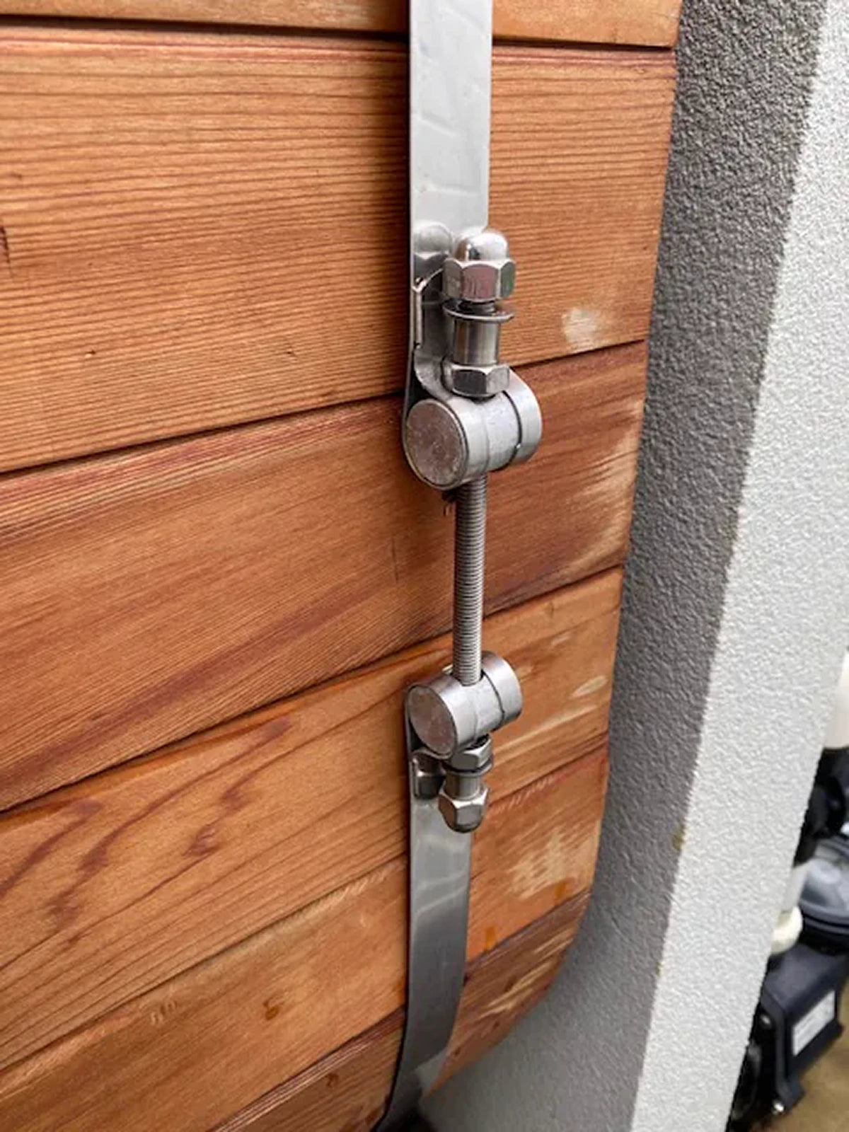 Stainless-steel sauna straps