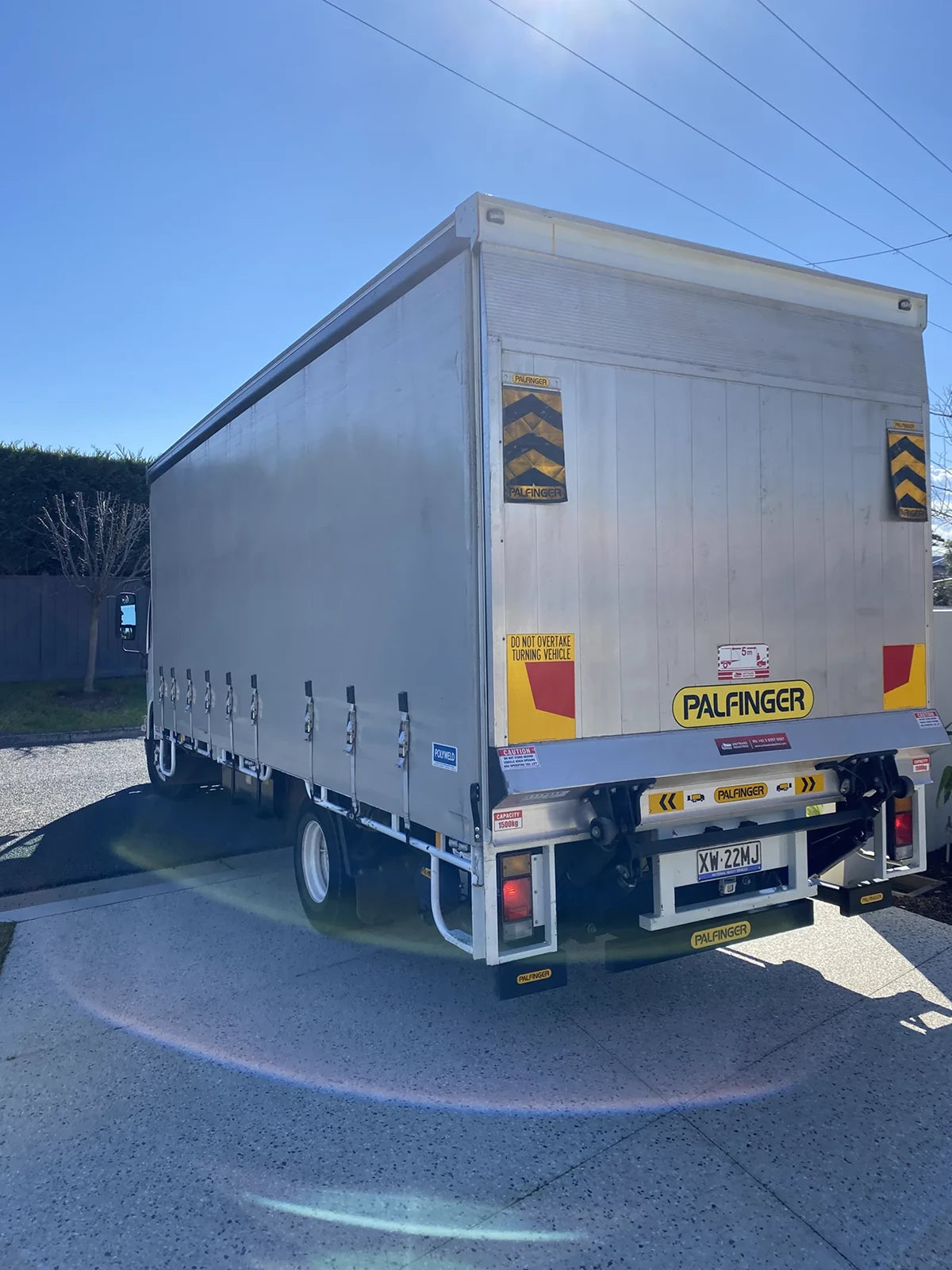 Saunas Online AU delivery truck